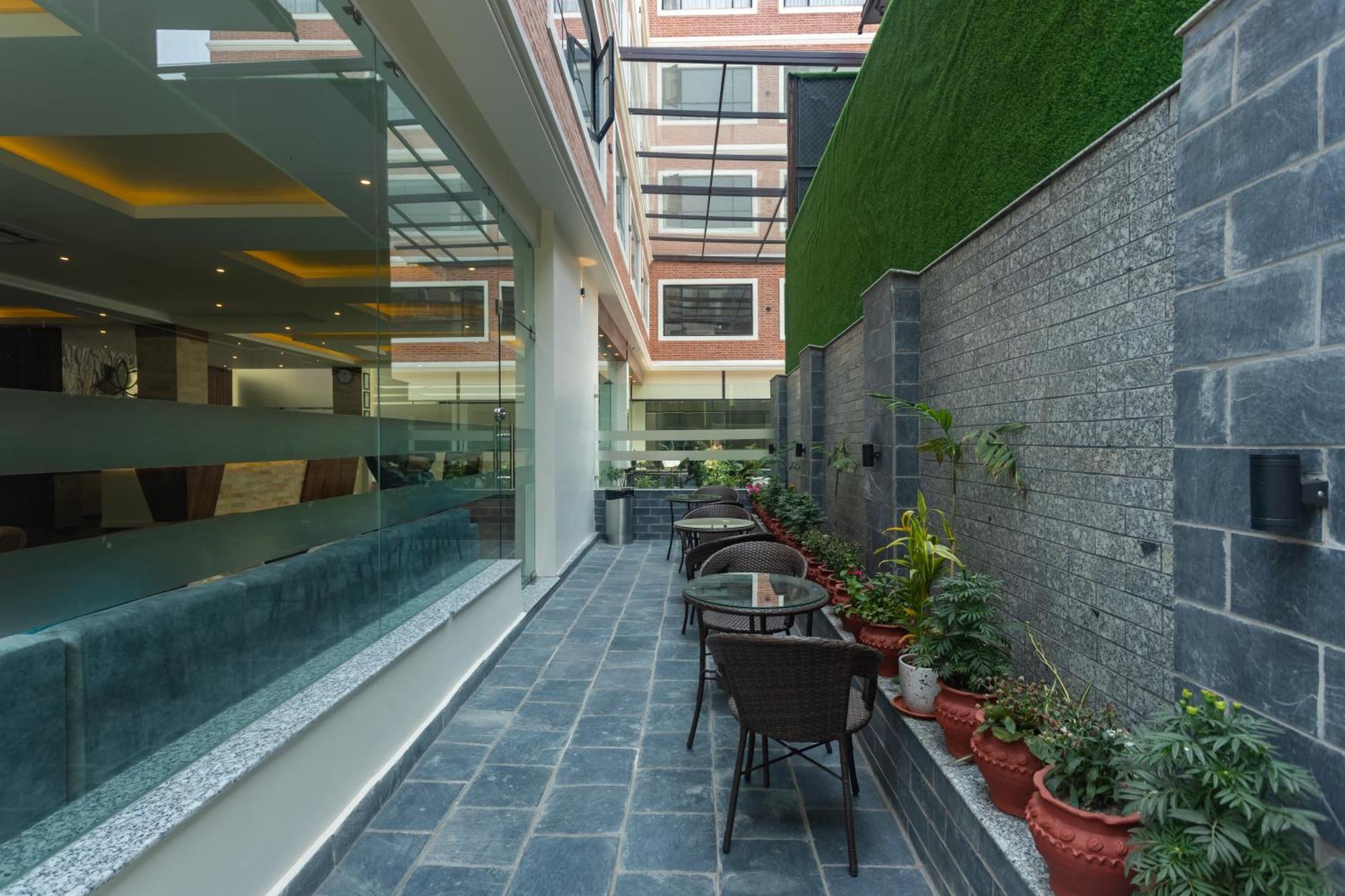 Hotel Crystal Pashupati Katmandu Kültér fotó