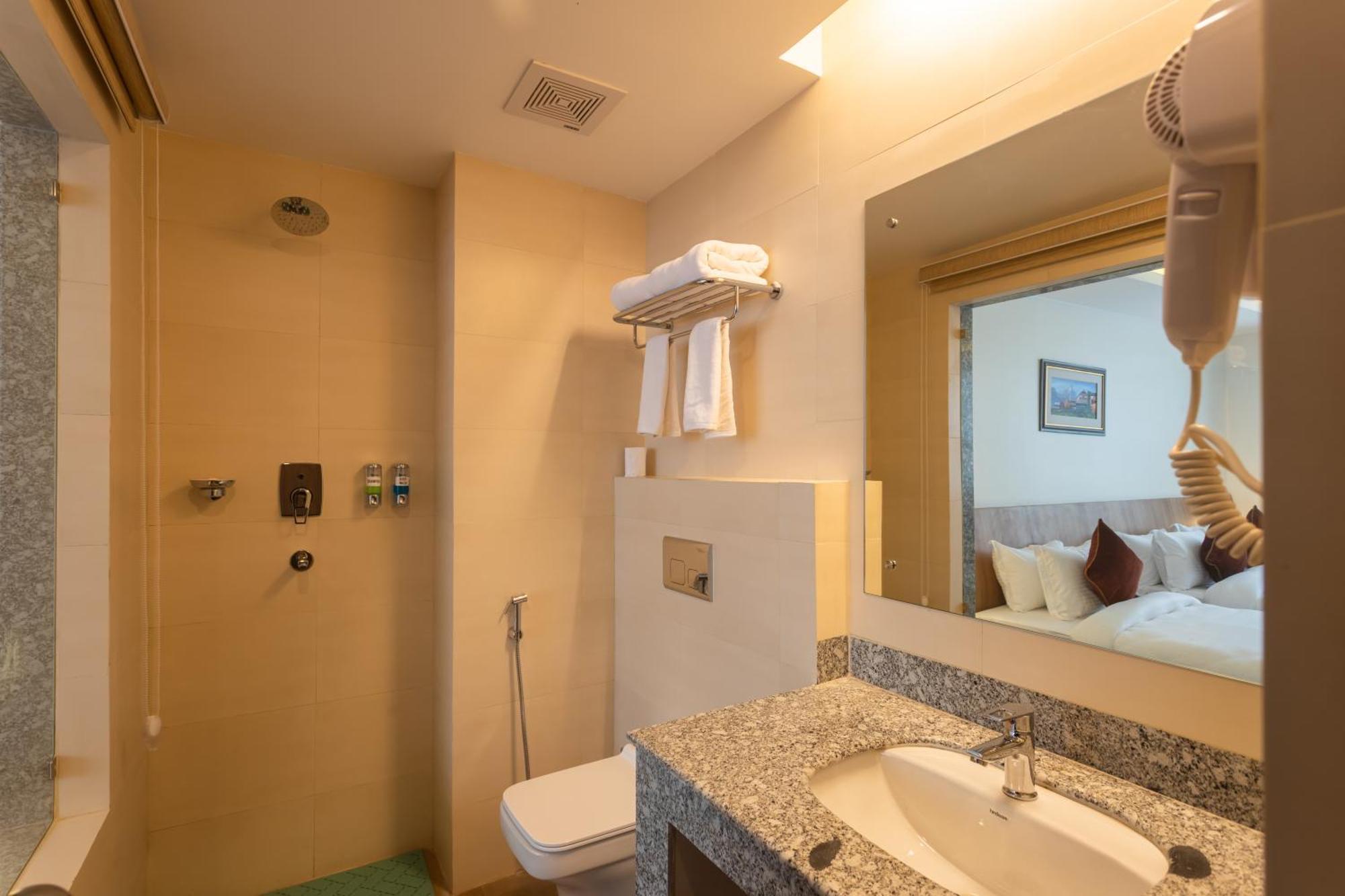 Hotel Crystal Pashupati Katmandu Kültér fotó