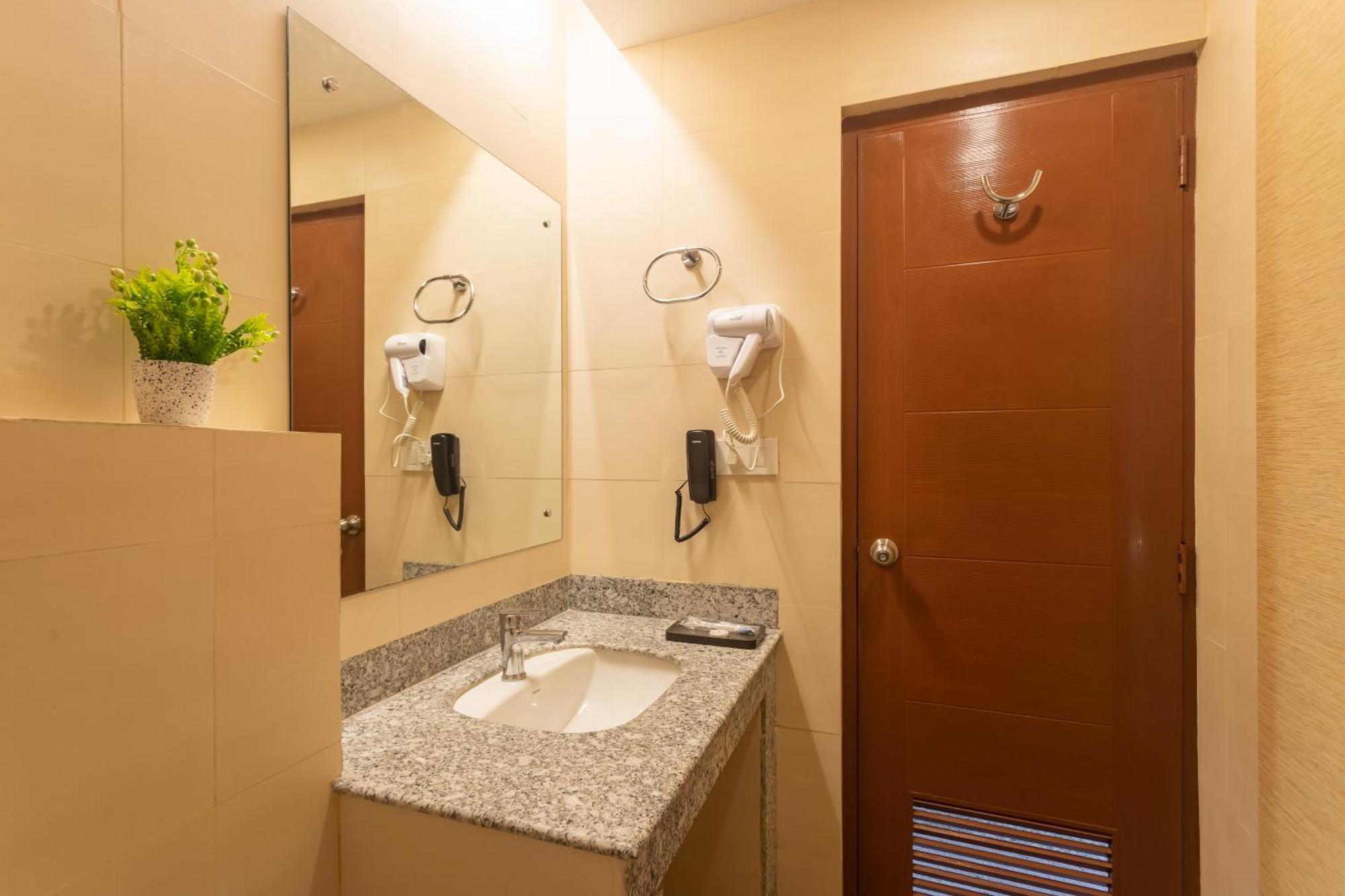 Hotel Crystal Pashupati Katmandu Kültér fotó