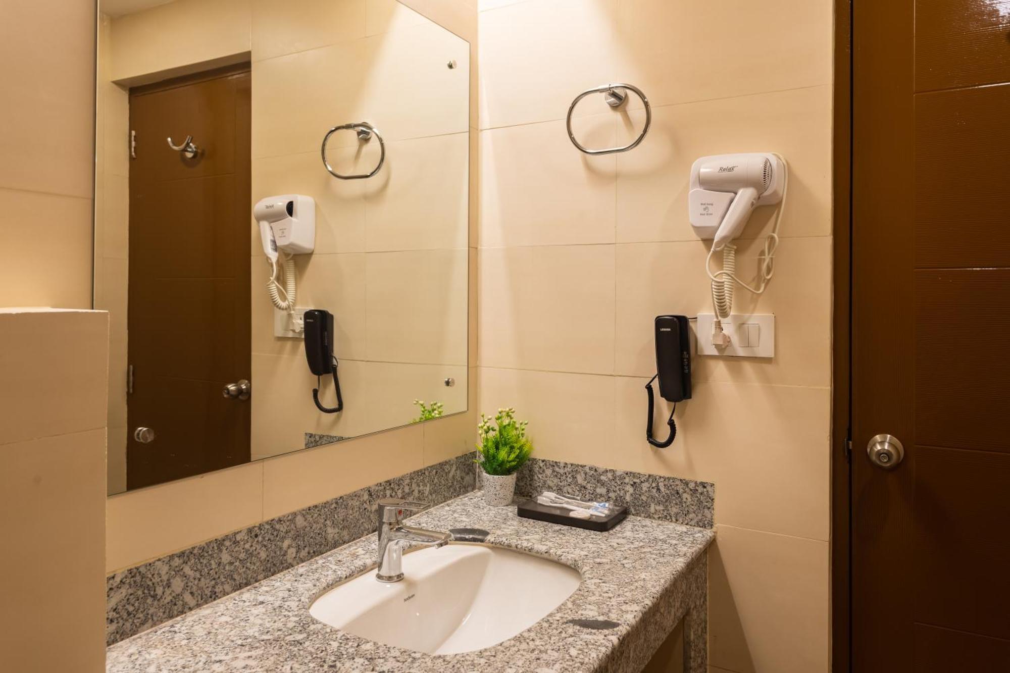 Hotel Crystal Pashupati Katmandu Kültér fotó